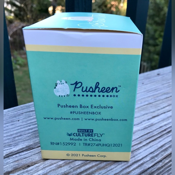 2021 PUSHEEN Cat Umbrella Vinyl Collectible Figure Rainy Day Subscription Box - Picture 8 of 8